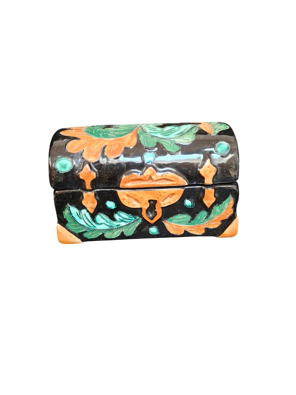 Acheter Boite en forme de coffret en faïence dans le goût de Monaco-vintage Bon état - 15,00 € Boite en forme de coffret en faïence dans le goût de Monaco-vintage Bon état - reconditionné disponible sur Label Emmaüs